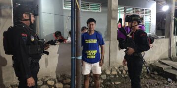 PATROLI MALAM HUMANIS, PERSONEL BRIMOB MANCANI JAGA KEAMANAN DAN BANGUN KEDEKATAN DENGAN WARGA
