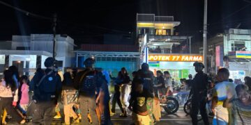 Patroli Ops Ketupat, Brimob Sulsel Jaga Kondusifitas Luwu Utara di Waktu Dini Hari