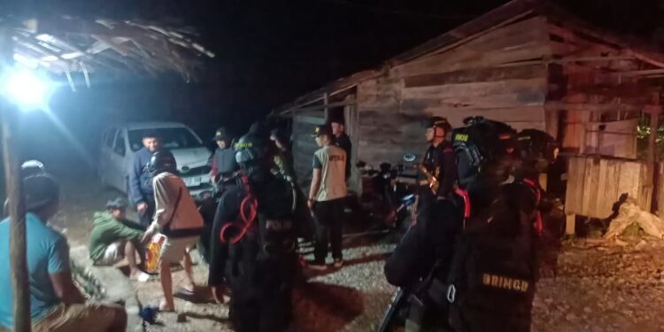 Personel Batalyon D Pelopor Laksanakan Patroli Terpadu di Wilayah Baloli, Kecamatan Baebunta