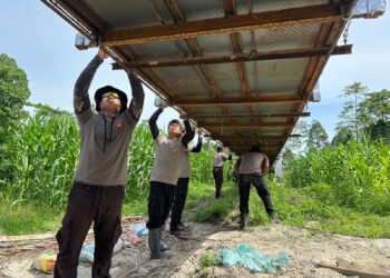 Personel Batalyon D Pelopor Satuan Brimob Polda Sulsel pastikan keamanan jembatan gantung Salusule