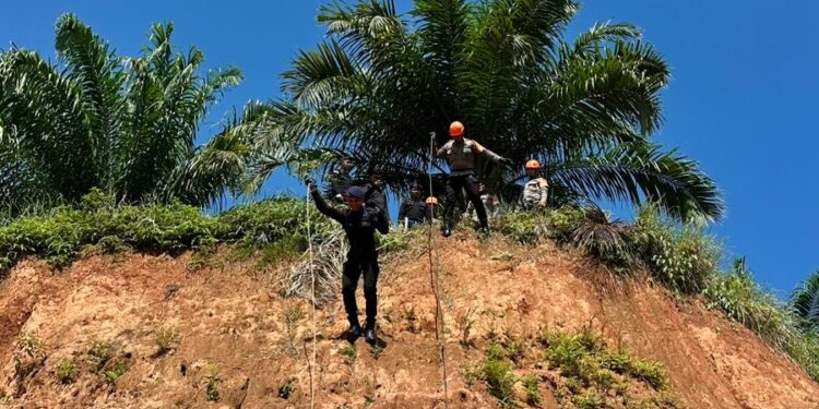 Personel Siaga Aman Nusa I & II Gelar Latihan Teknik Refling Tingkatkan Kemampuan