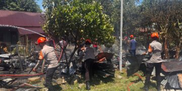 BRIMOB SIGAP! TIM SAR BATALYON D PELOPOR BANTU PEMBERSIHAN PASCA KEBAKARAN DI MASAMBA