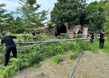 Personel Batalyon D Pelopor Gelar Kuryei Pembersihan Area Sekitar Mako