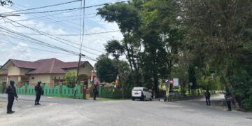 PERSONEL BATALYON D PELOPOR LAKSANAKAN PENGAMANAN RAPAT PARIPURNA DPRD LUWU UTARA DALAM RANGKA HARI JADI KE-27