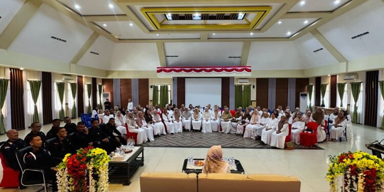 Pembina Bhayangkari Ranting Batalyon D Pelopor Ajak Anggota Perkuat Kebersamaan dan Ketakwaan