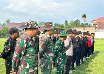 Personel Brimob Baebunta Ikuti Gotong Royong Bersih Lingkungan di Wilayah Kecamatan Baebunta