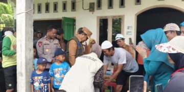 Sinergi Kemanusiaan, Danyon D Pelopor Dampingi Wakil Bupati  Luwu Utara Salurkan Bantuan Bagi Warga Malangke