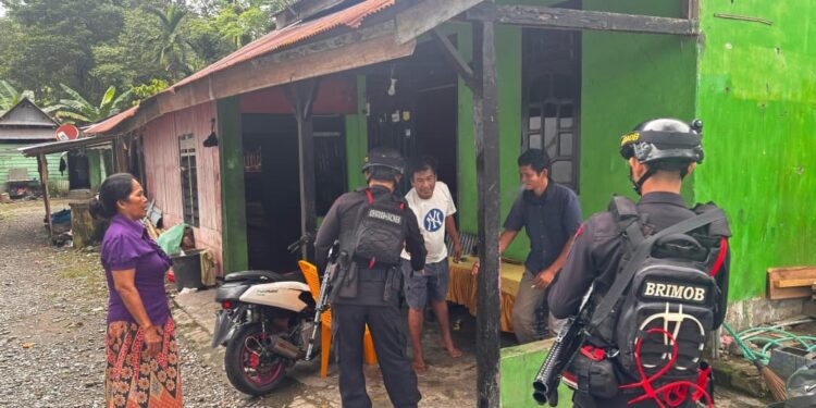 Patroli Kamtibmas Posko Mancani di Wilayah Uri dan Batu, Personel Batalyon D Pelopor Hadir Jaga Keamanan Warga