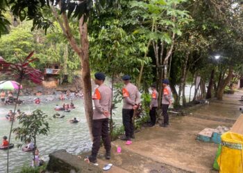 Sigap di Tengah Libur, Personel Kompi 3 Batalyon D Pelopor Patroli SAR di Wisata Alam Waitiddo