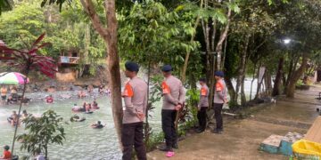 Sigap di Tengah Libur, Personel Kompi 3 Batalyon D Pelopor Patroli SAR di Wisata Alam Waitiddo