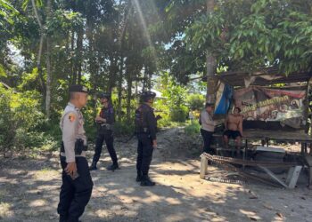 Patroli Harkamtibmas Batalyon D Pelopor BKO Polres Palopo Bersama Kapolsek Wara Utara Ciptakan Situasi Aman dan Kondusif di Buntu Datu