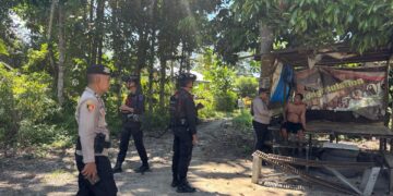 Patroli Harkamtibmas Batalyon D Pelopor BKO Polres Palopo Bersama Kapolsek Wara Utara Ciptakan Situasi Aman dan Kondusif di Buntu Datu
