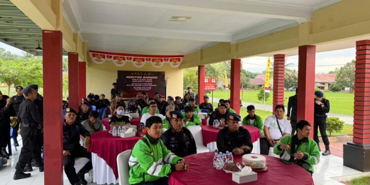Batalyon D Pelopor Rayakan Semangat Hari Bhayangkara Lewat Nobar dan Bakti Sosial