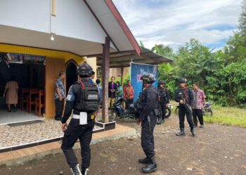 Kompi 3 Batalyon D Pelopor Laksanakan Patroli Harkamtibmas di Gereja Toraja Tiromanda