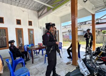 Patroli Harkamtibmas Batalyon D Pelopor Intensifkan Pengamanan di Kelurahan Pentojangan Demi Menjaga Situasi Tetap Kondusif
