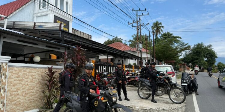 Personel Batalyon D Pelopor Perkuat Keamanan Ibadah Minggu di Baebunta