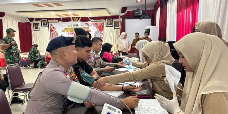 Personel Batalyon D Pelopor Ikuti Donor Darah Sambut HUT Bhayangkara ke-80