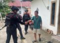 Personel Batalyon D Pelopor Laksanakan Patroli Harkamtibmas dan Sambang Warga di Lingkungan Batu dan Uri Kelurahan Mancani