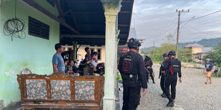 Patroli dan Sambang Warga, Personel Pos Pengamanan Mancani Perkuat Kamtibmas di Wilayah Telluwanua