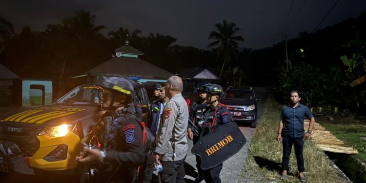 Patroli Gabungan Pasca Konflik Kelompok, Brimob dan Polres Luwu Utara Pastikan Situasi Tetap Kondusif