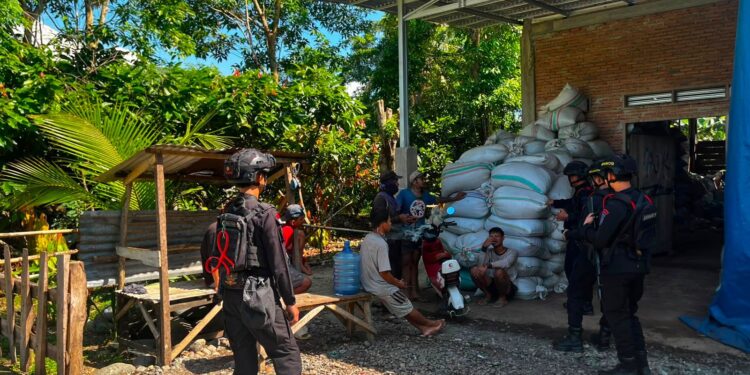 Warga Mancani Merasa Lebih Tenang, Kehadiran Personel Brimob Beri Rasa Aman dan Edukasi Kamtibmas