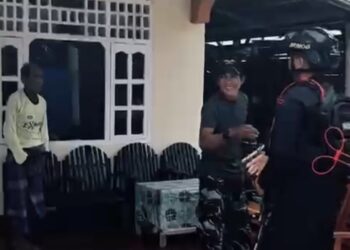Hadir Lebih Dekat dengan Masyarakat, Personel Batalyon D Pelopor Gelar Patroli Berjalan Kaki dan Sambang Warga di Buntu Datu dan Batu Walenrang