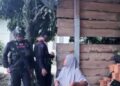 Personel Batalyon D Pelopor Dapat Sambutan Positif dari Warga RW 3 dan RW 4 Kelurahan Pentojangan Melalui Patroli Kamtibmas Rutin
