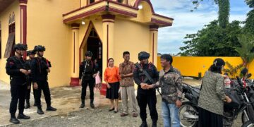 Personel Batalyon D Pelopor laksanakan patroli dan pengamanan ibadah Minggu di sejumlah gereja Luwu Utara