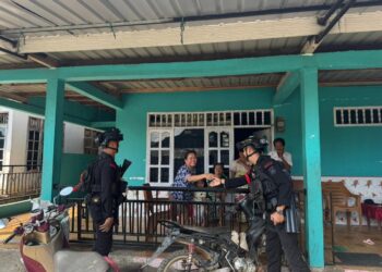 Patroli Humanis Pererat Kedekatan Brimob dan Warga Mancani khususnya Masyarakat Batu dan uri