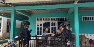 Patroli Humanis Pererat Kedekatan Brimob dan Warga Mancani khususnya Masyarakat Batu dan uri