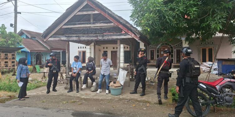 Patroli Humanis Brimob Perkuat Silaturahmi dan Jaga Kondusivitas di Kota Palopo
