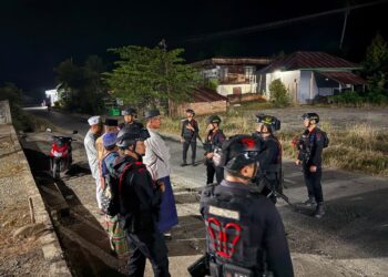 Brimob Tingkatkan Patroli Malam untuk Menjaga Situasi Tetap Kondusif di Pentojangan