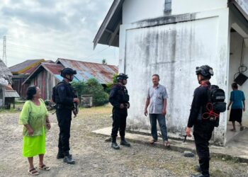 Personel Kompi 3 Batalyon D Pelopor Laksanakan Patroli dan Pengamanan Ibadah Minggu di Gereja Toraja Labokke