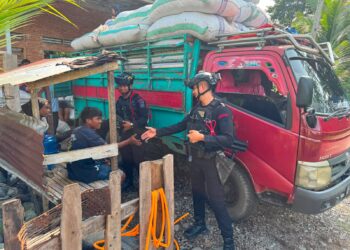 Patroli dan Sambang Warga, Personel Batalyon D Pelopor Pererat Silaturahmi dengan Masyarakat Lingkungan Uri Batu