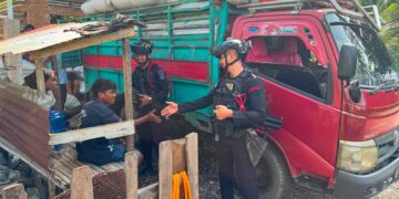 Patroli dan Sambang Warga, Personel Batalyon D Pelopor Pererat Silaturahmi dengan Masyarakat Lingkungan Uri Batu
