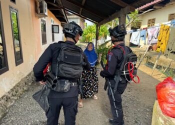 Dekat dengan Warga, Brimob Terus Jaga Kamtibmas di Kelurahan Mancani