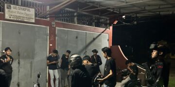 Patroli Humanis Brimob Pererat Kedekatan dengan Warga Buntu Datu dan Batu Walenrang