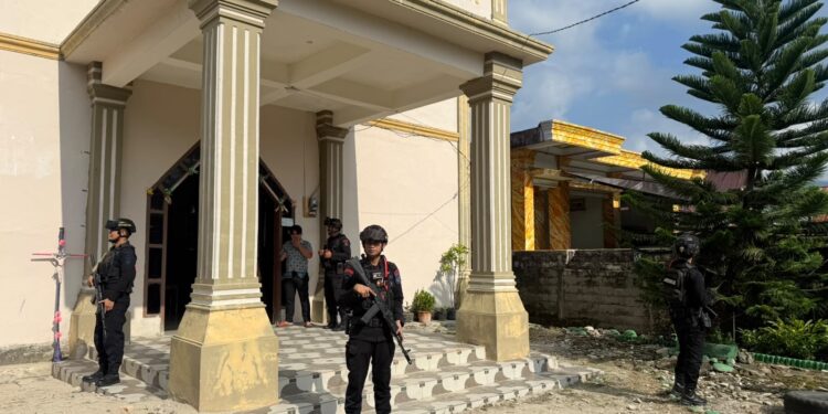 Personel Batalyon D Pelopor Patroli Tempat Ibadah, Ciptakan Rasa Aman bagi Jemaat di Baebunta