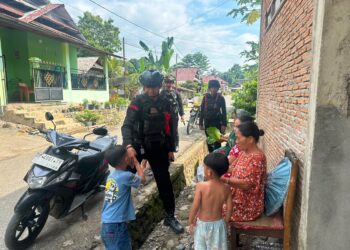 Patroli dan Sambang Brimob Pererat Sinergi dengan Warga Mancani