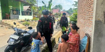 Patroli dan Sambang Brimob Pererat Sinergi dengan Warga Mancani