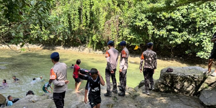 Patroli SAR Batalyon D Pelopor Tingkatkan Keamanan Pengunjung di Objek Wisata Sungai Sulili
