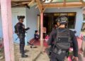 Brimob Sambang Warga di Mancani, Perkuat Sinergi dan Jaga Situasi Kamtibmas Tetap Kondusif
