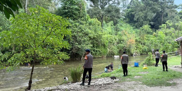 Hadir untuk Keselamatan Masyarakat, Personel Batalyon D Pelopor Patroli SAR di Wisata Sungai Sulili