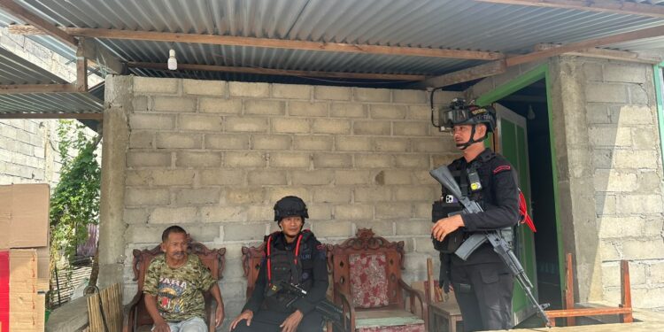Brimob Batalyon D Pelopor Gelar Patroli Harkamtibmas, Perkuat Sinergi dengan Masyarakat di Mancani