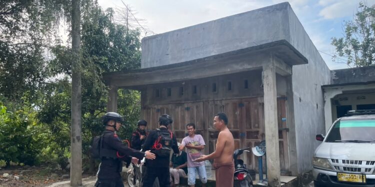 Patroli Humanis Brimob Perkuat Sinergi dengan Warga Jaga Kamtibmas di Palopo