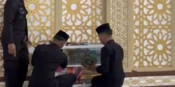 Brimob Batalyon D Pelopor Bersihkan Masjid, Wujud Kepedulian Sambut Salat Jumat