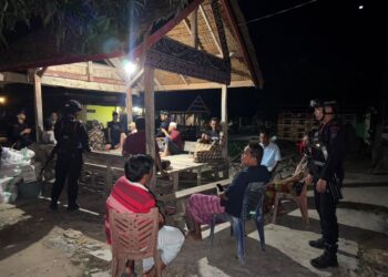 Patroli Humanis Batalyon D Pelopor Dapat Sambutan Positif dari Warga RW 3 dan RW 4 Pentojangan