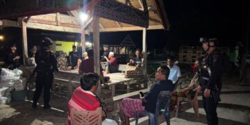 Patroli Humanis Batalyon D Pelopor Dapat Sambutan Positif dari Warga RW 3 dan RW 4 Pentojangan