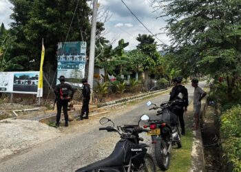 Patroli Siang Brimob Perkuat Sinergi Bersama Warga Mancani