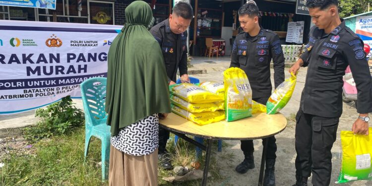 Brimob Batalyon D Pelopor Gelar Gerakan Pangan Murah di Kelurahan Salassa